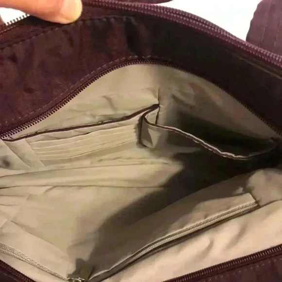 Magellan’s purple nylon shoulder bag. - Picture 6 of 12